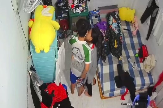 Học sinh níu kéo bạn trai bằng cái l*** dâm